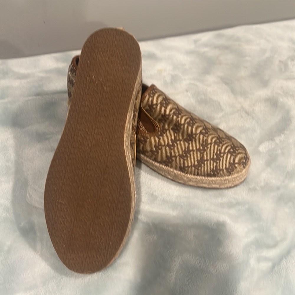 MK Brand New tan slip ons size 6.5 - Picture 3 of 4